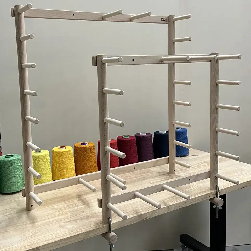 Lojan Schärrahmen in zwei Größen – 6,5 m und 12 m – montiert auf Tisch